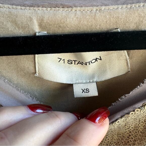 71 Stanton gold sequin blouse - Picture 3 of 8
